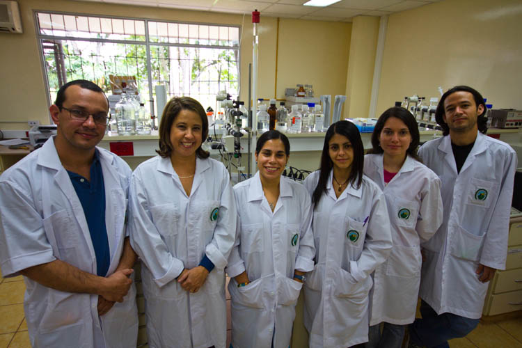 Equipo de investigadores del Clodomiro Picado