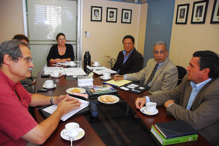 Reunión en Vicerrectoría de Docencia