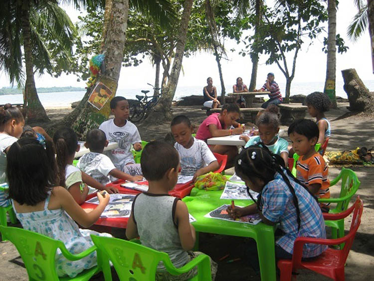 Libros al sol en la playa