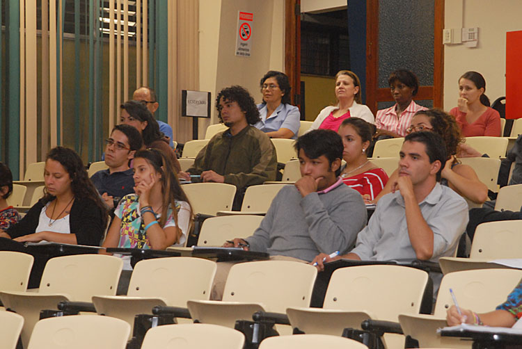 Público en la presentación de investigación del CIEM