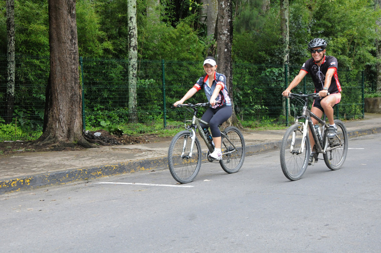 Personas en bicicleta