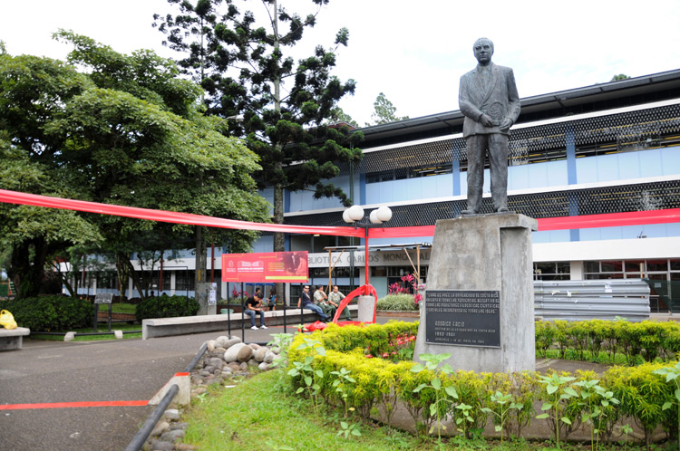 Estatua Rodrigo Facio