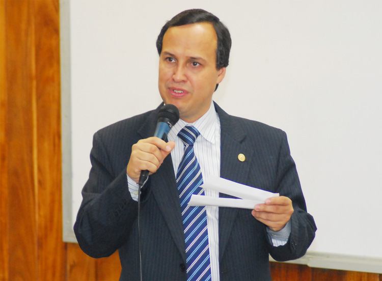 Oldemar Rodríguez asamblea Farmacia
