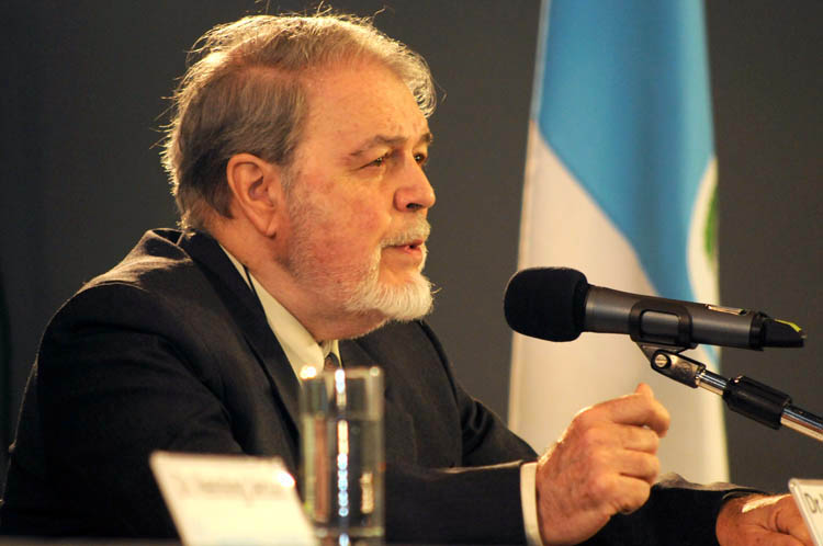 Walter Antillón en el auditorio de Derecho