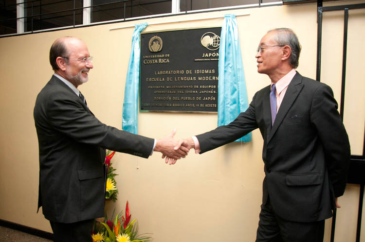 Develización de la placa laboratorio de idiomas