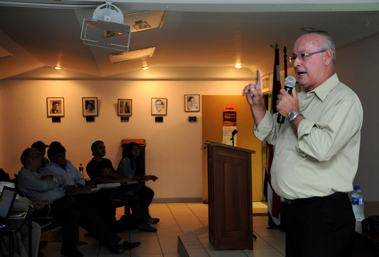 Licenciado Rogelio Jiménez y público