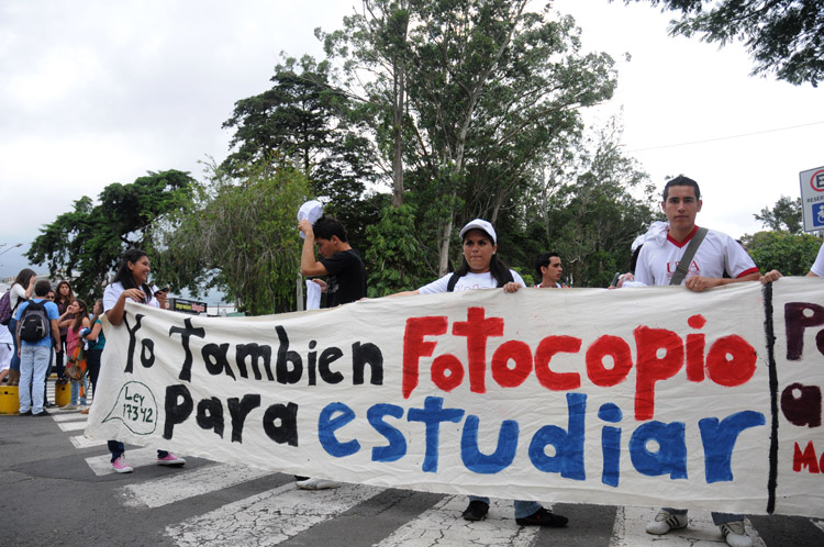 Marcha derecho a fotocopiar 