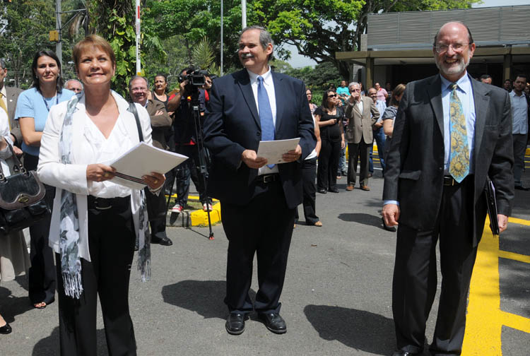 Ministra, decano y rector