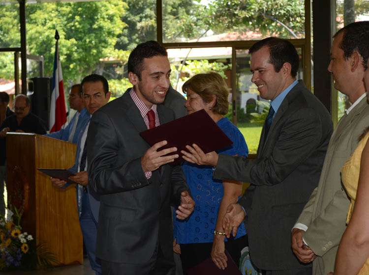 Graduación en el Recinto de Grecia