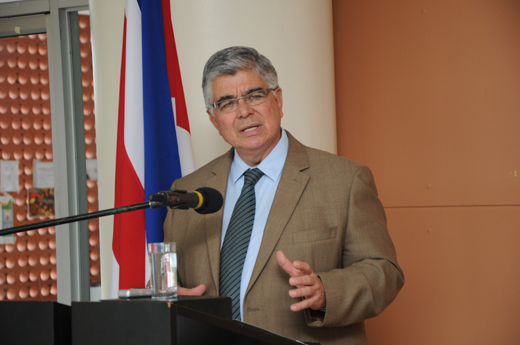 Ministro Alejandro Cruz