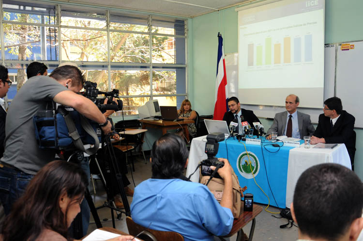 Conferencia de prensa IICE