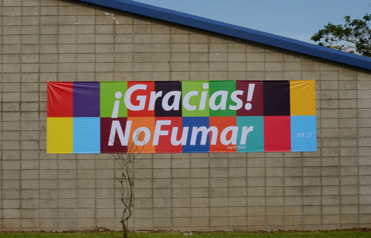 Rótulo en edificio de aulas