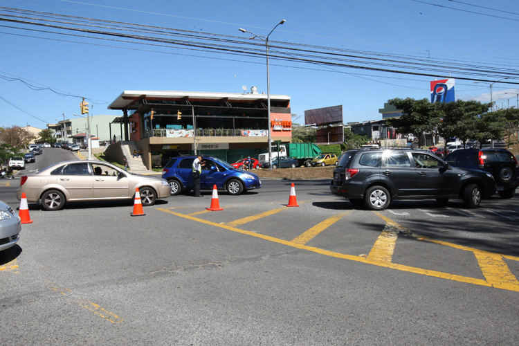 Carros fuera del campus