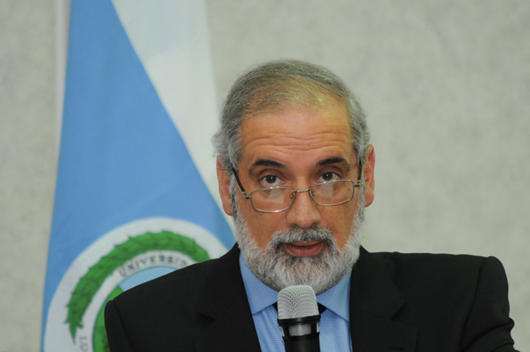 Juan Diego Trejos economista del IICE