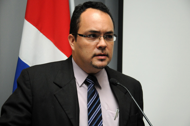 Dr. Luis Guillermo Loría