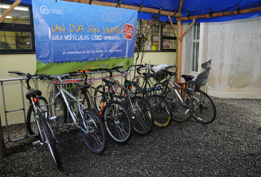 Parque de bicicletas en la UCR