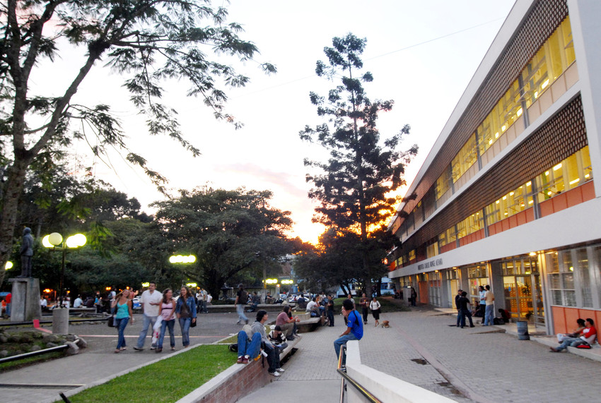 Biblioteca Carlos Monge Alfaro