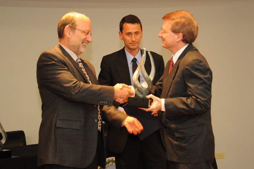 Marcelo Jenkins recibe premio 2013