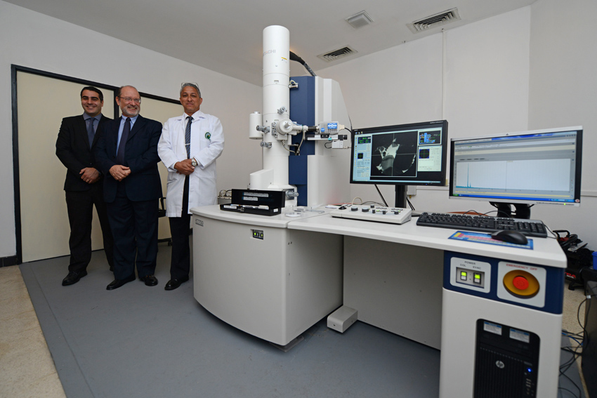 Inauguración microscopio electrónico