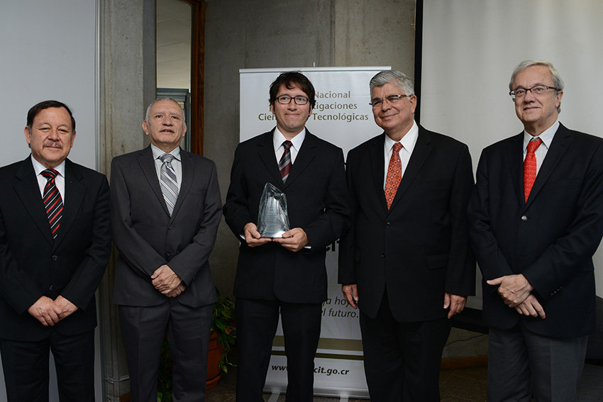 Premio al Científico Joven 2013