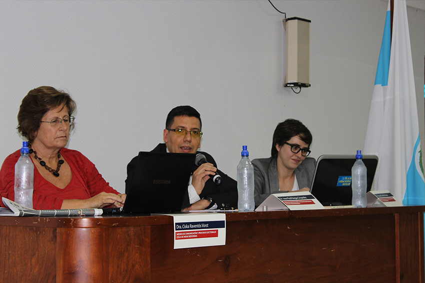 Mesa redonda Vicente Sáenz