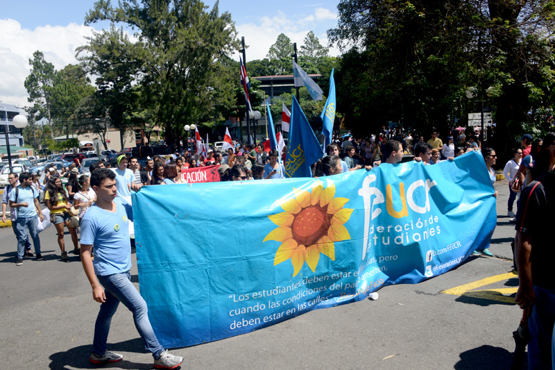 Marcha por defensa del FEES