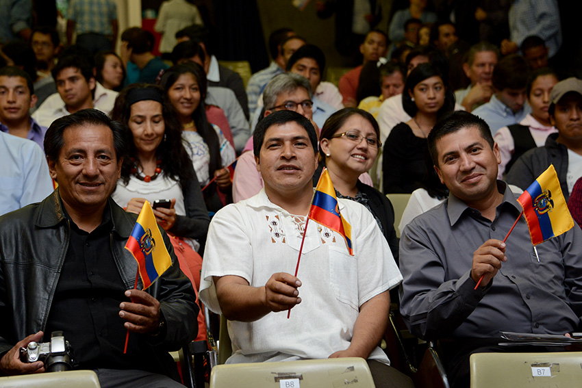 Ecuatorianos en el auditorio de la Facultad de Derecho