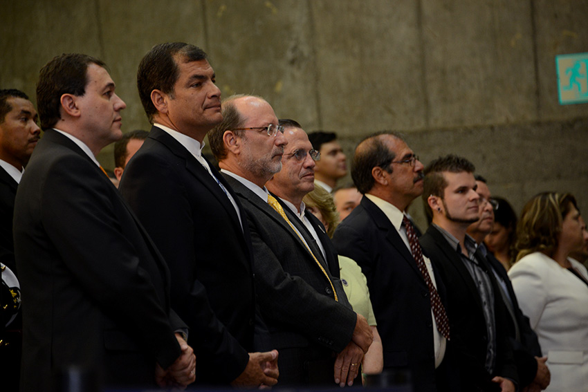 Rafael Correa y autoridades universitarias