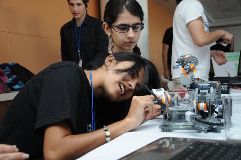 Concurso RobotiFest 2013 UCR