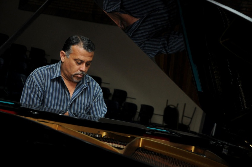 Marvin Camacho al piano