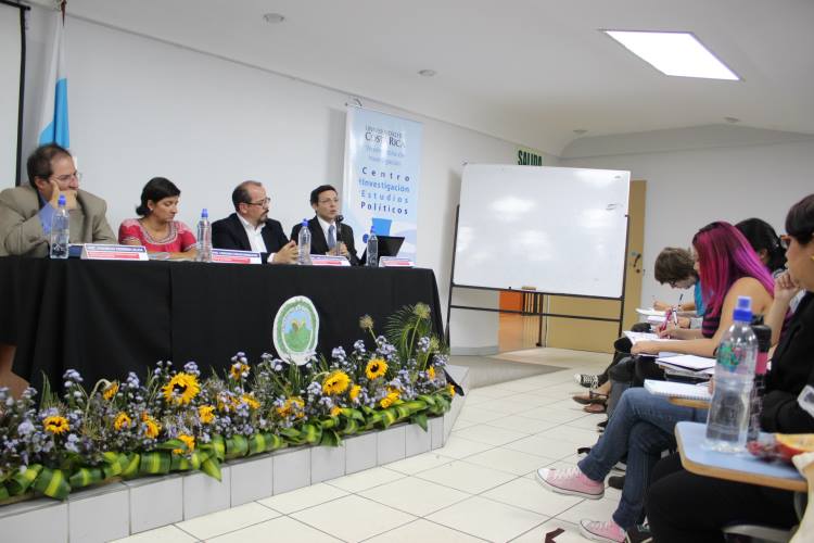 Mesa redonda Cátedra Vicente Sáenz