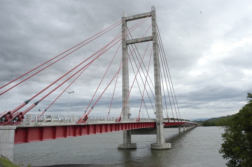 Puente de La Amistad sobre el río Tempisque