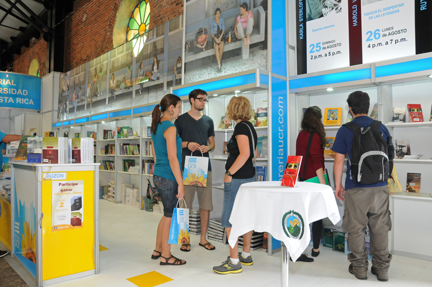 UCR en Feria del libro