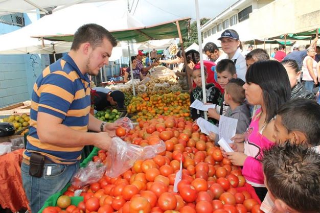 Feria Agricultor Proyecto Nutrición