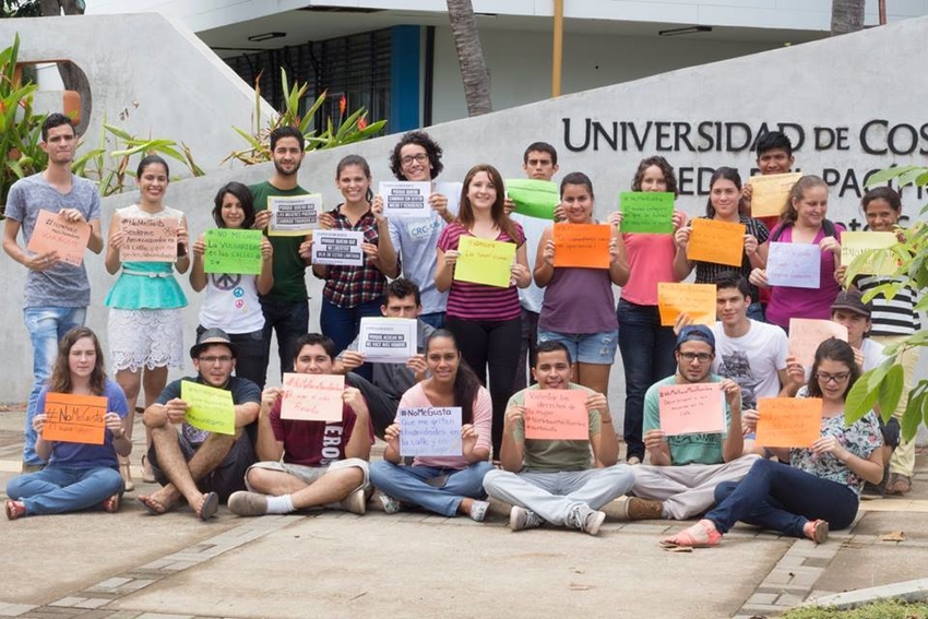 Estudiantes en taller sobre acoso callejero