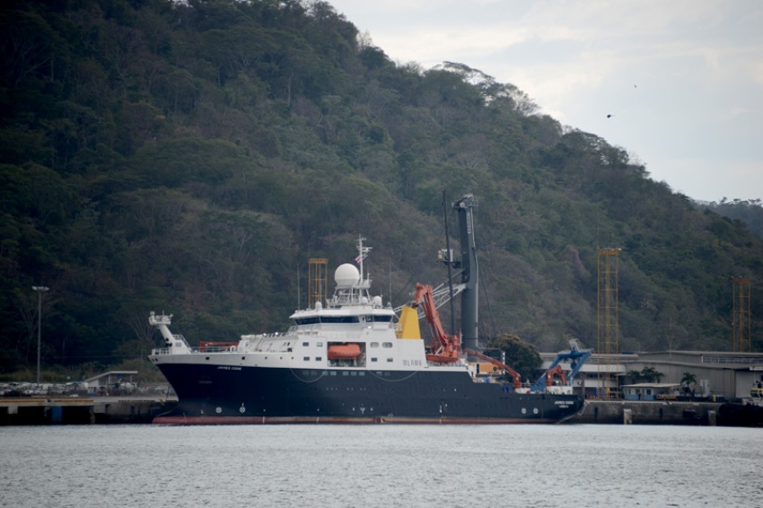 Barco en Caldera