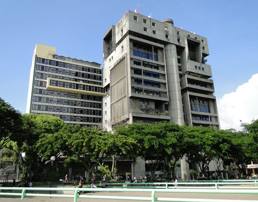 Edificio de la CCSS en avenida segunda