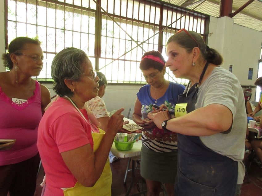 Talleres de cerámica y fotografía en Recinto de Golfito 