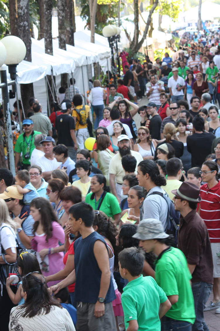 Público en la Expo 2009