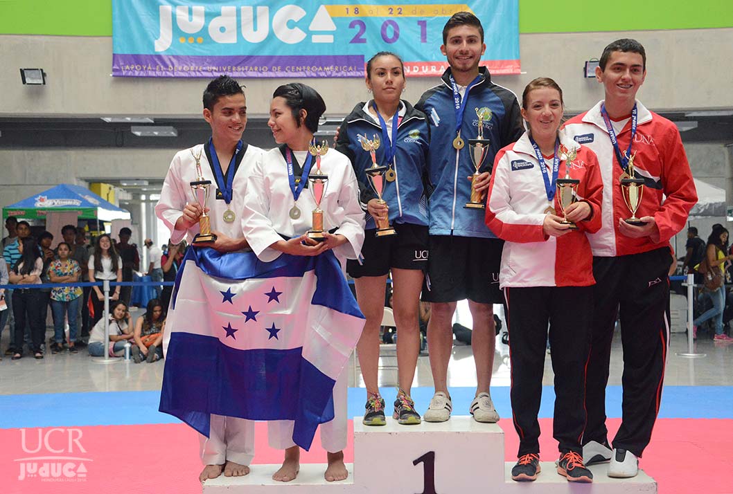 Podium con la medalla de oro Taekwondo
