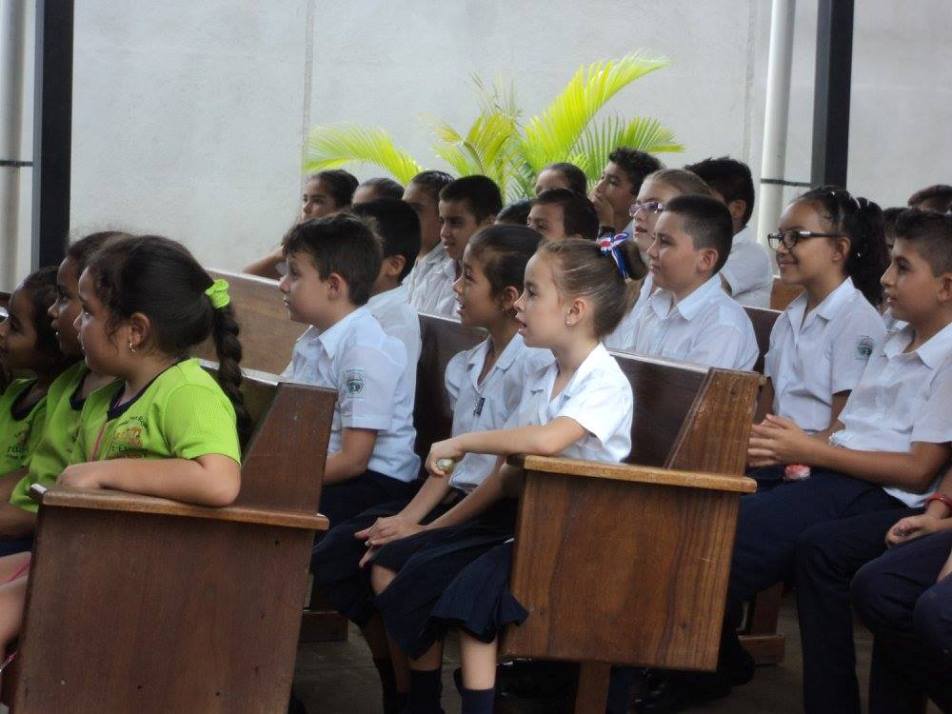 Niños escuela Silvestre Rojas