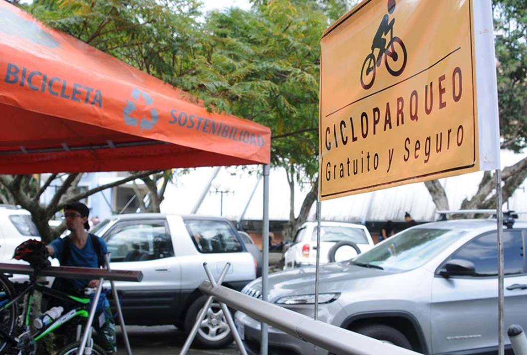 Cicloparqueos UCR