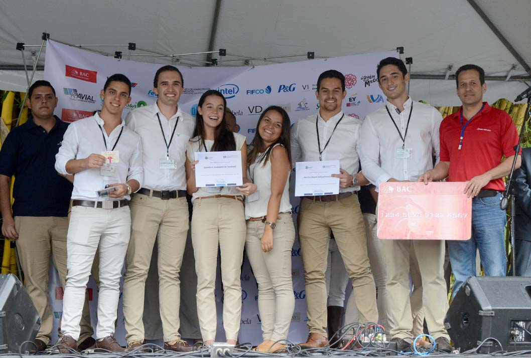 Grupo ganador de Expoinnova 2016