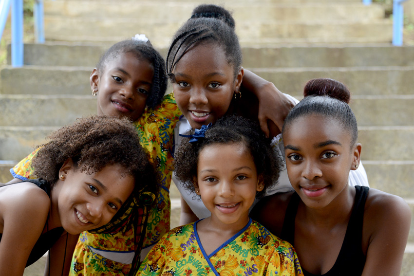 Grupo infantil de baile caribeño