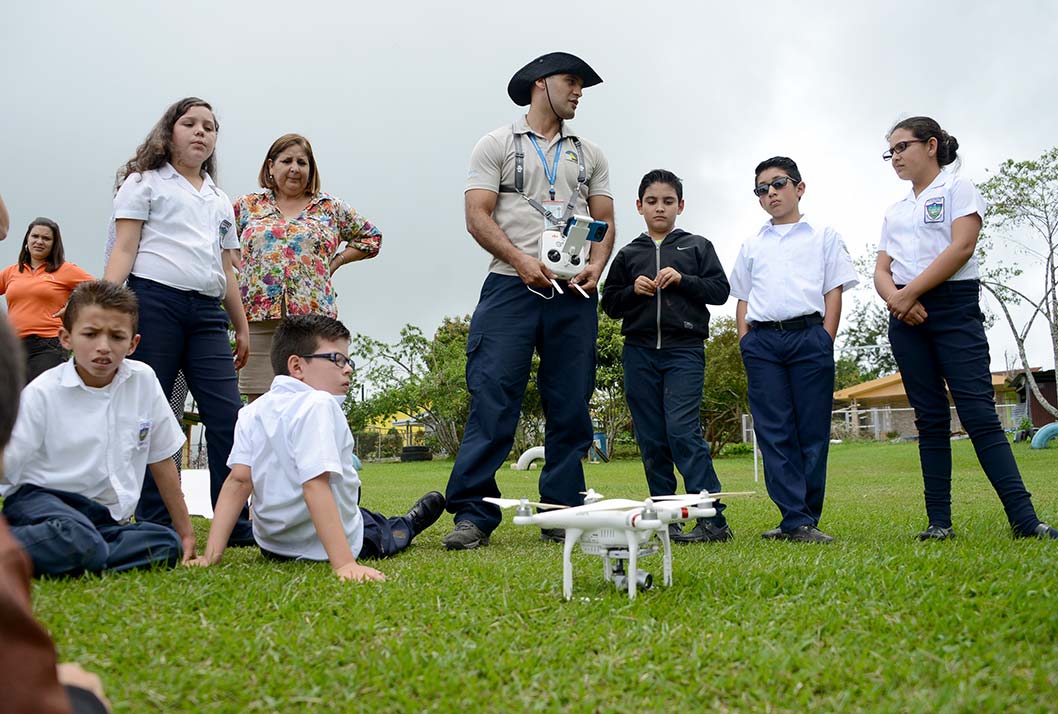 Niños y Niñas de la Escuela Pastora, Volcán Turrialba