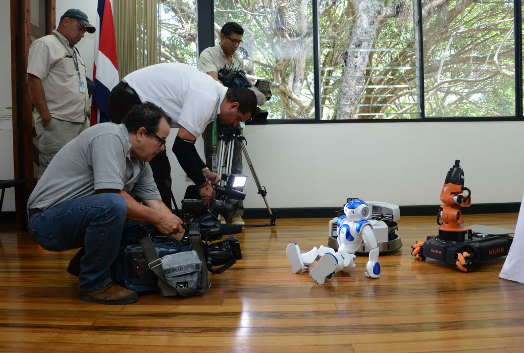 Robots en RobotiFest UCR 2016