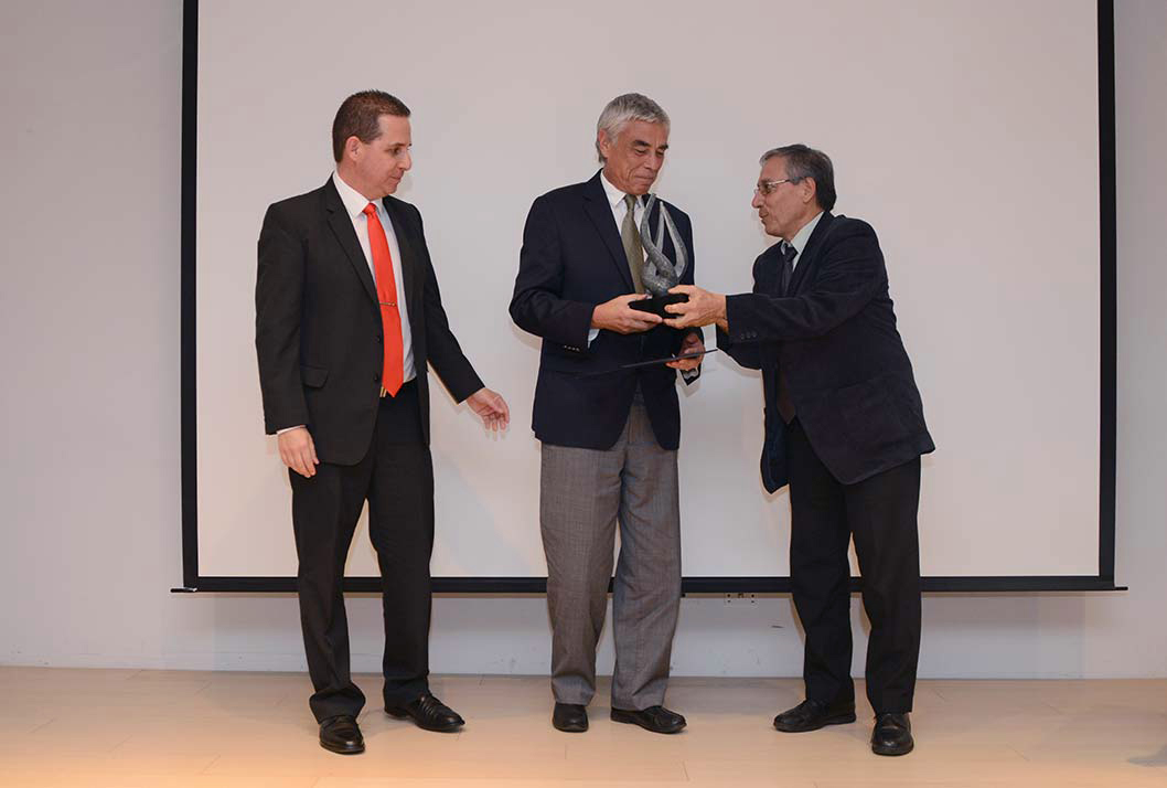 Radulovich Ramírez Premio Investigador Ingeniería UCR 2016