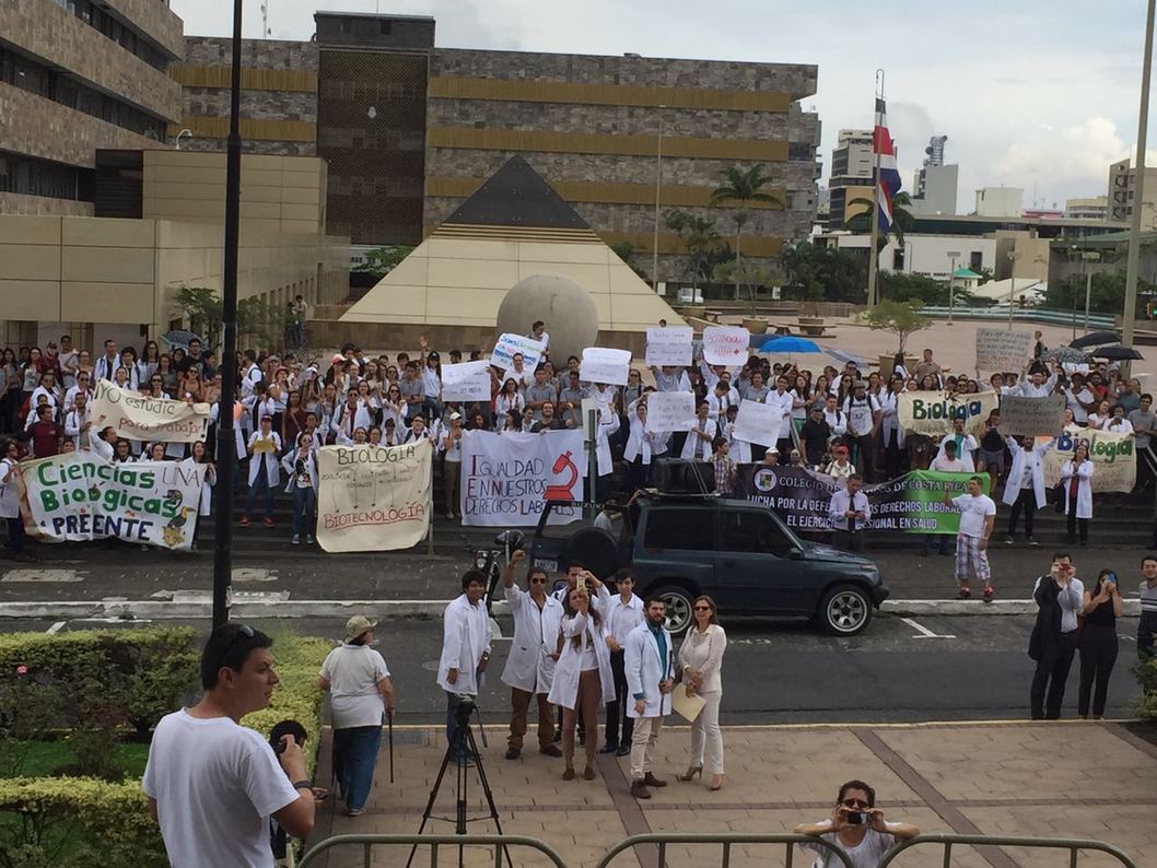 Manifestación biologos