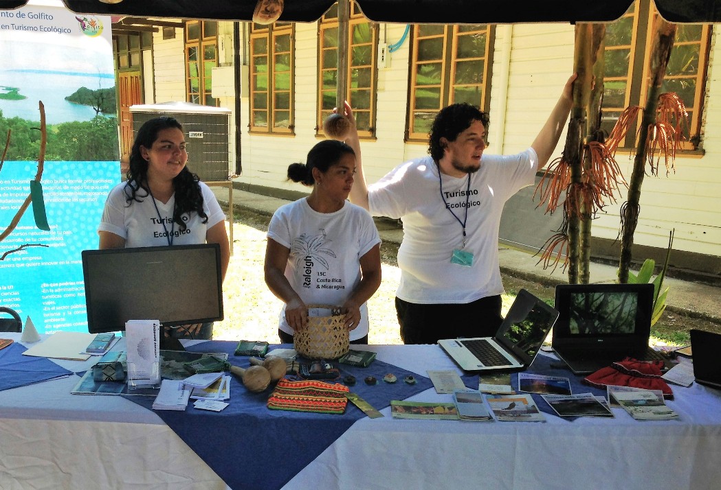 estudiantes de turismo ecológico