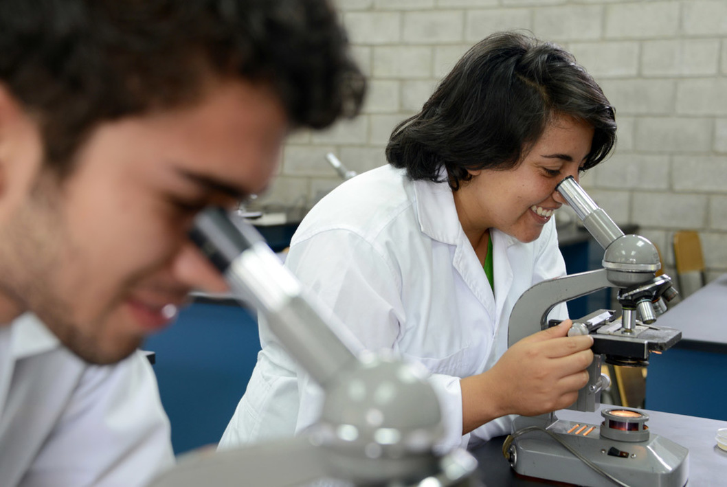 Estudiantes en laboratorio